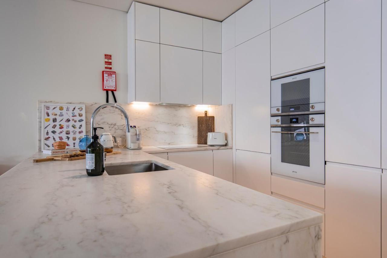 Deluxe 2Bdr Apartment W/ Patio By Lovelystay ลิสบอน ภายนอก รูปภาพ