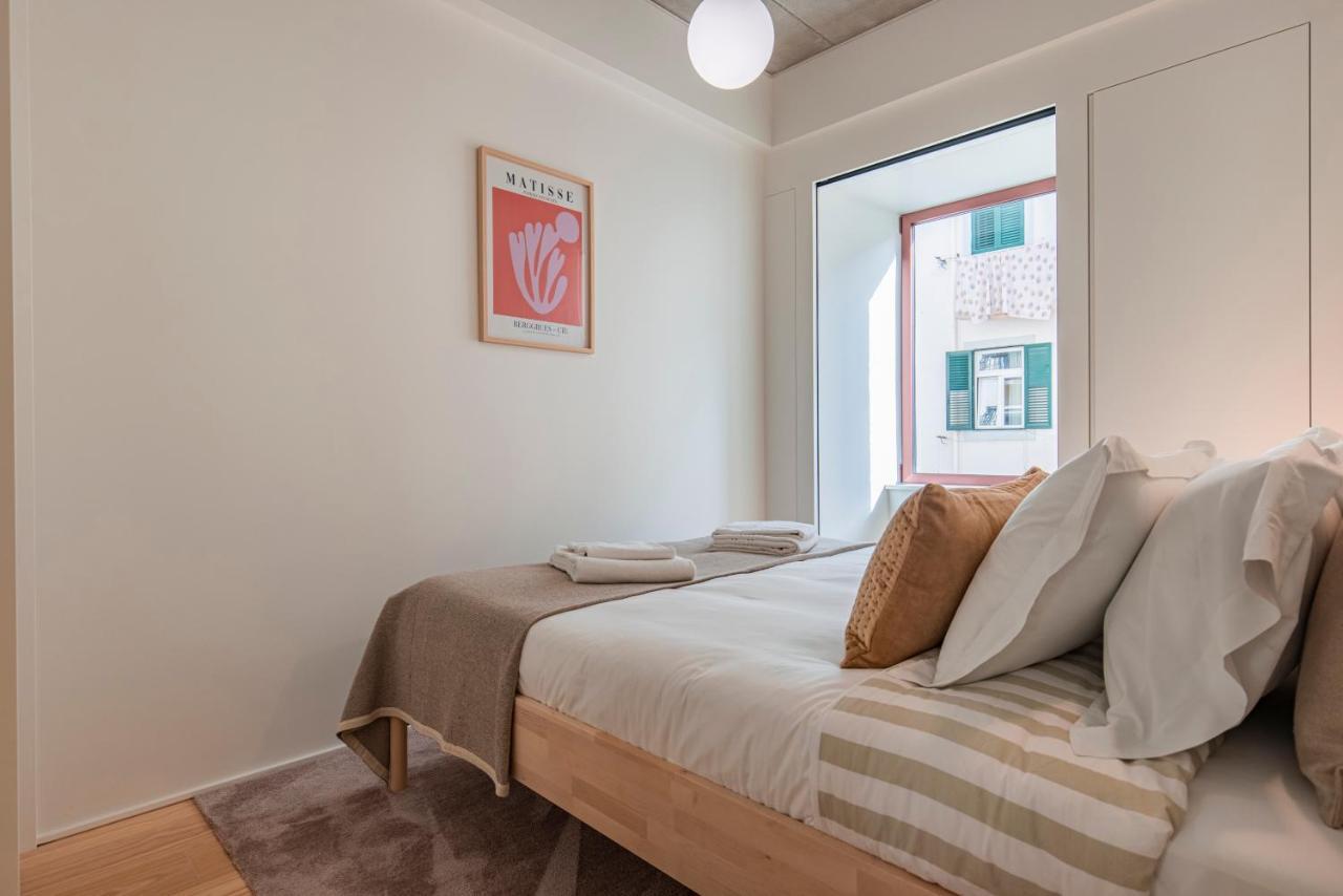 Deluxe 2Bdr Apartment W/ Patio By Lovelystay ลิสบอน ภายนอก รูปภาพ