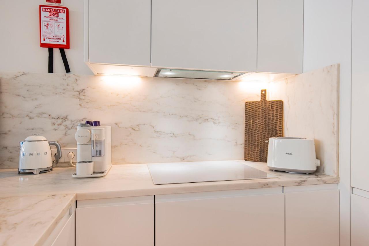 Deluxe 2Bdr Apartment W/ Patio By Lovelystay ลิสบอน ภายนอก รูปภาพ