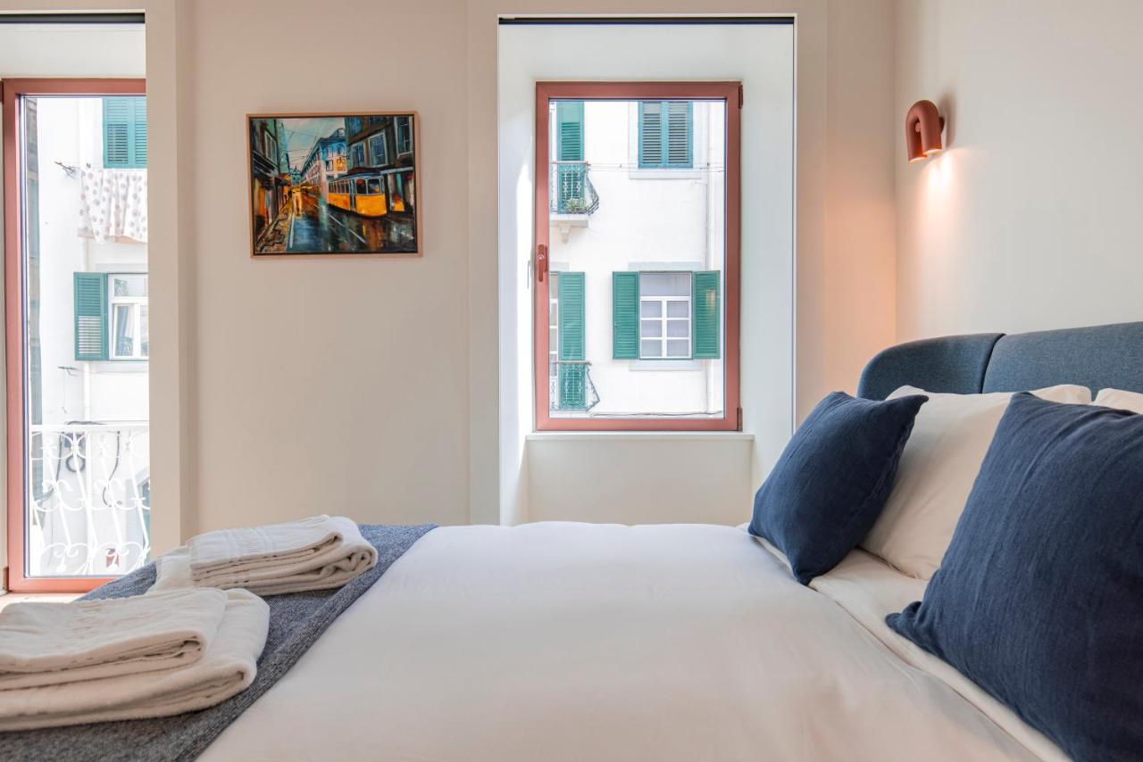 Deluxe 2Bdr Apartment W/ Patio By Lovelystay ลิสบอน ภายนอก รูปภาพ